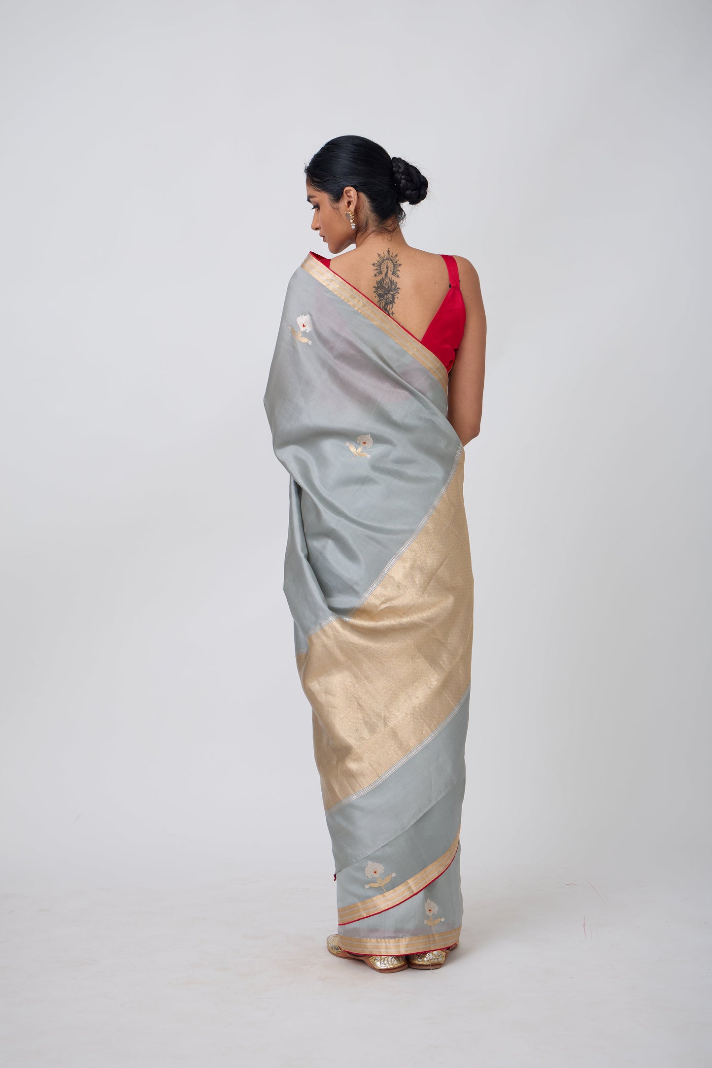 Booti -Grey Silk Saree