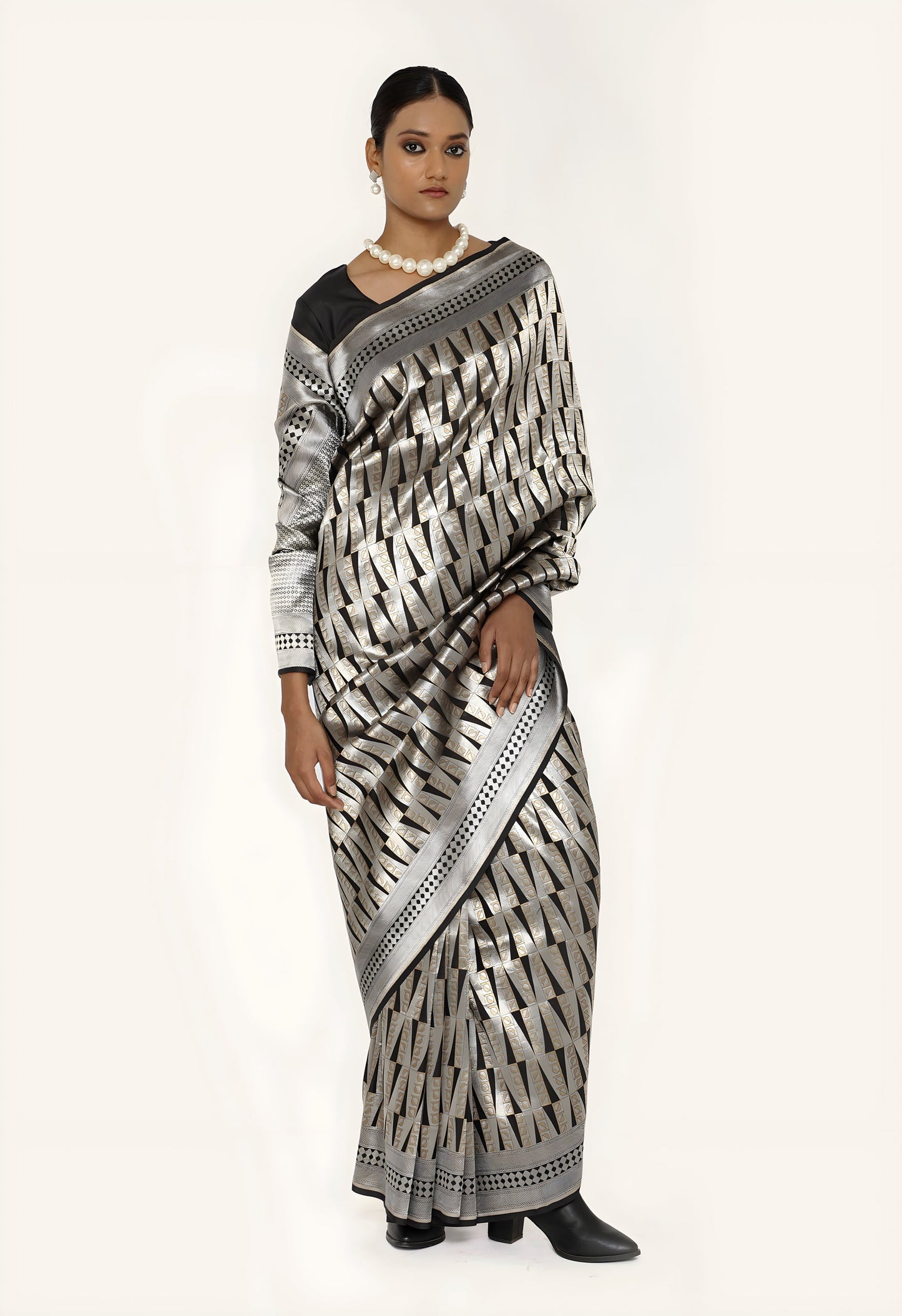 Dhari - BLACK GOLD SILVER JARI